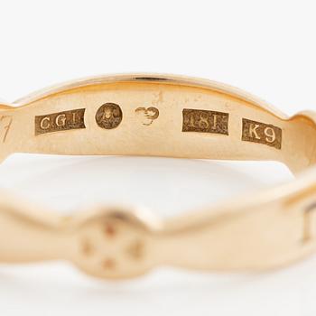 Rings, three pieces, gold, of which one set with brilliant-cut diamonds.