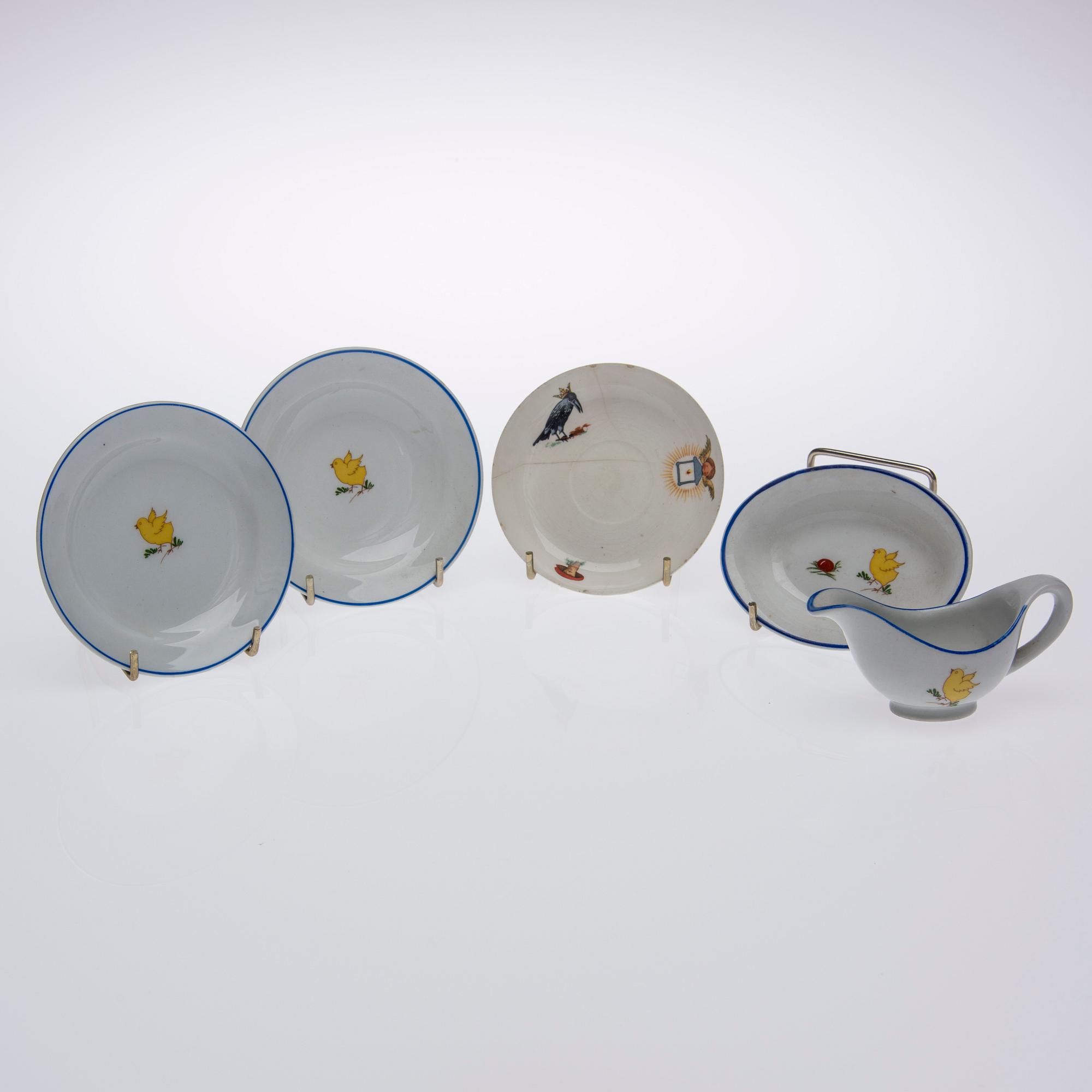 DELAR AV BARNSERVIS, 28 delar, porslin samt glas, Arabia, 1920-talet samt 1900-talets mitt.