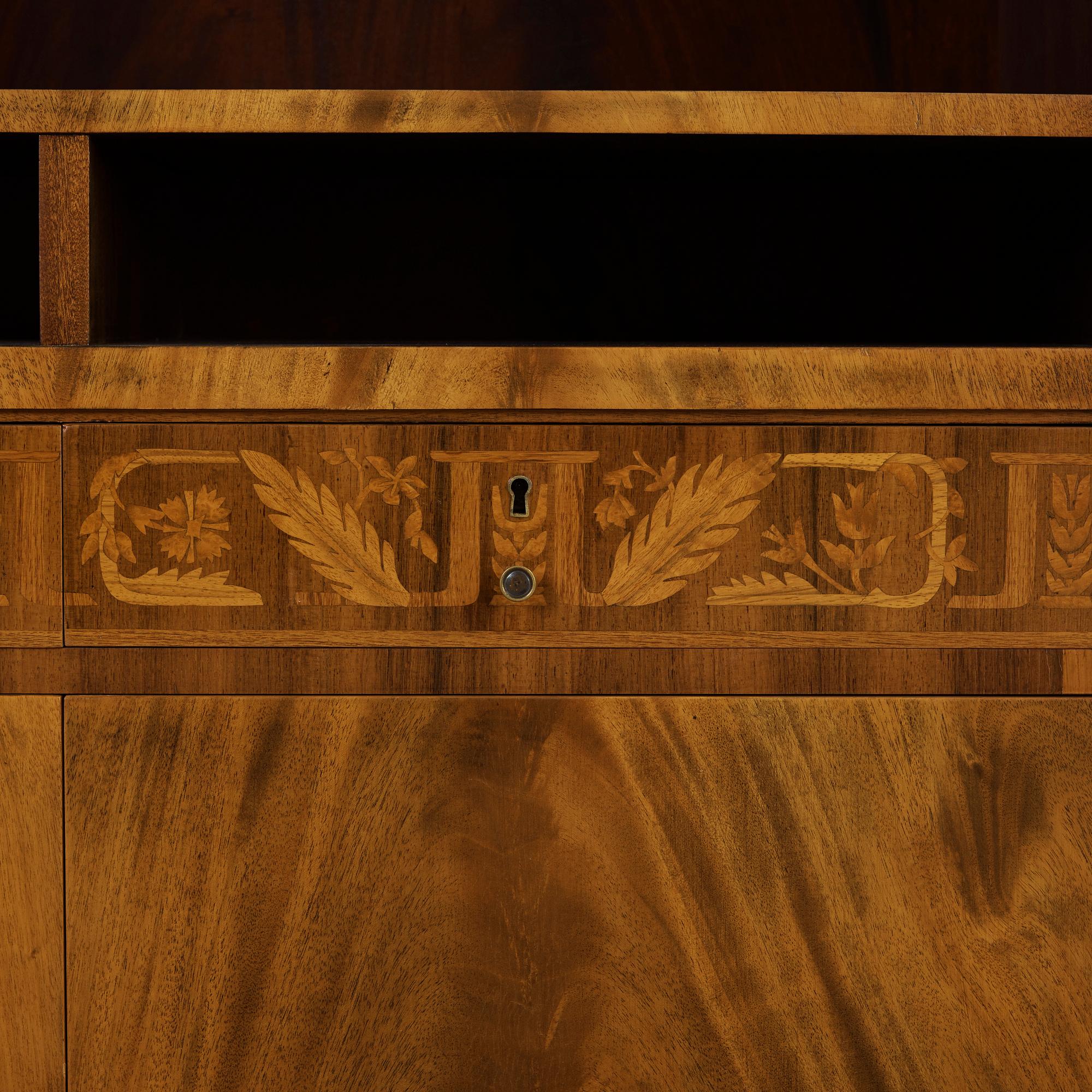 CARL MALMSTEN, bokhylla, valnöt med intarsia, Åtvidabergs Industrier ca 1934.