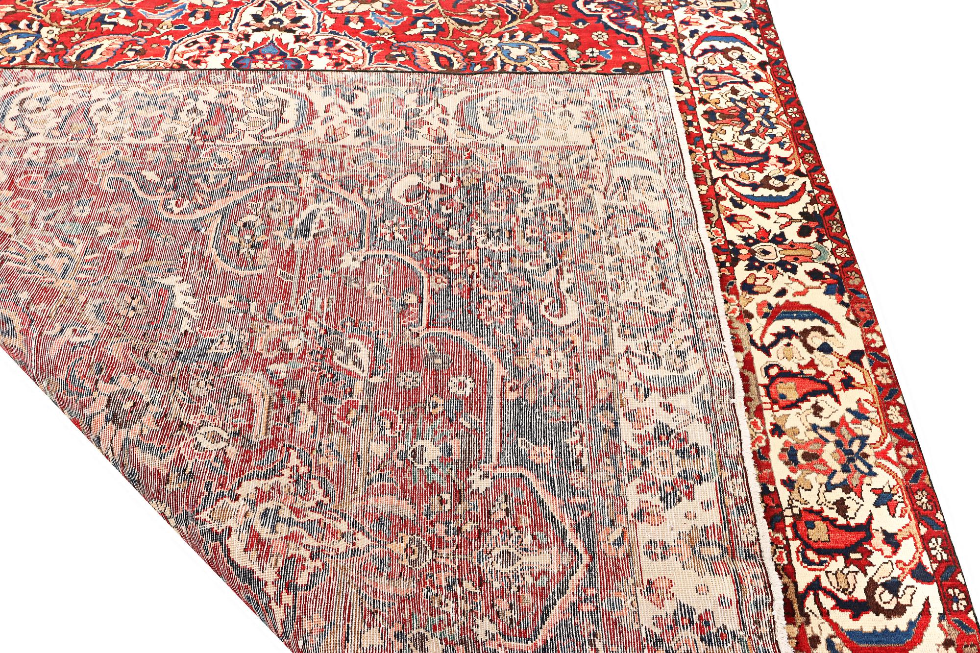 A Mahal carpet c. 315 x 215 cm.