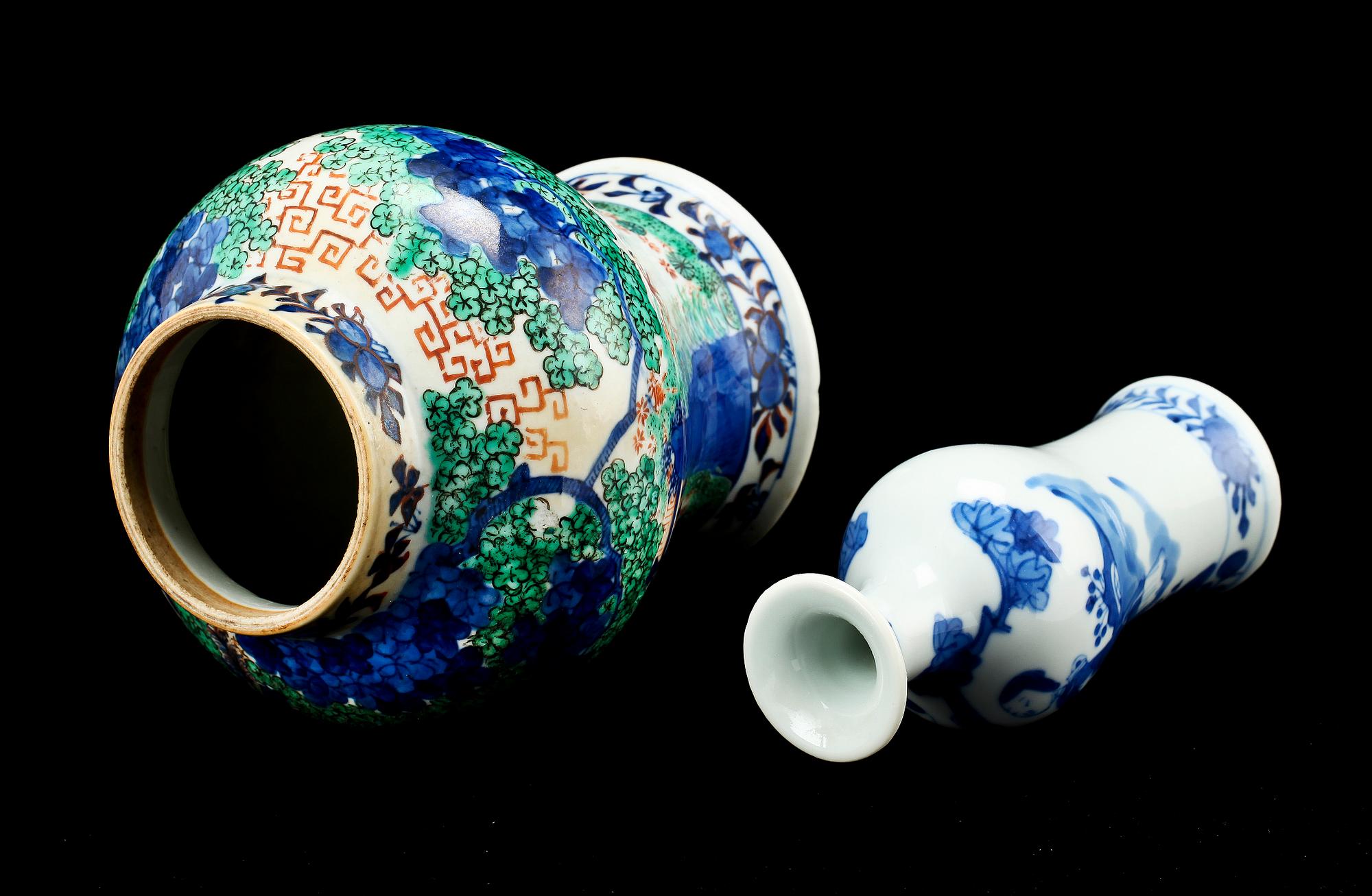 VAS samt URNA, porslin, Kina, 1800-tal.