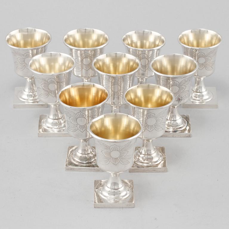 SNAPSGLAS, 10 st, silver, Svedboms Guldsmeds Ab, Vetlanda, omkring 1900-talets mitt. Vikt ca 450 g.