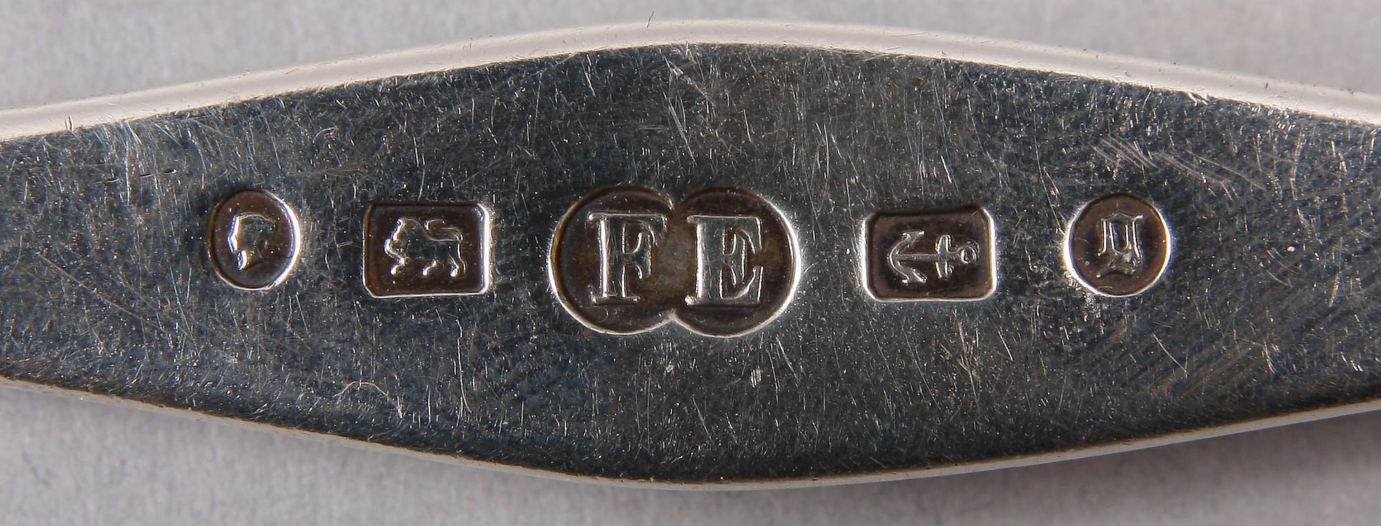 MEDICINSKEDAR, 2 st, silver, Birmingham 1881 samt CF Carlman 1900.