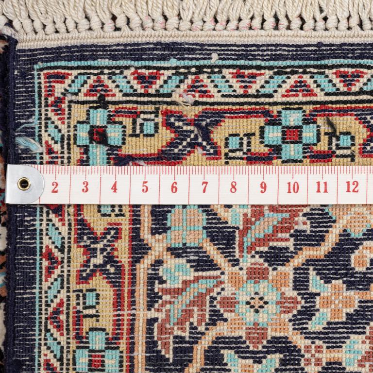 Matta, Ghom part silk, ca 165 x 107 cm.