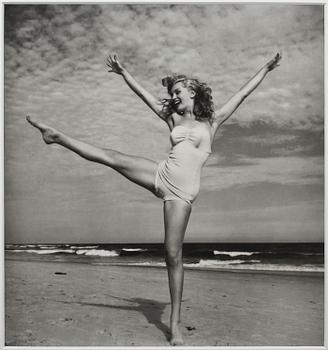 ANDRÉ DE DIENES, silvergelatin fotografi, stämpelsign á tergo.