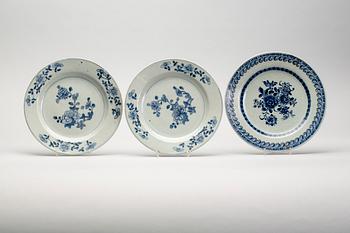 TALLRIKAR, 2+1, porslin, Kina Qianlong(1736-1795).