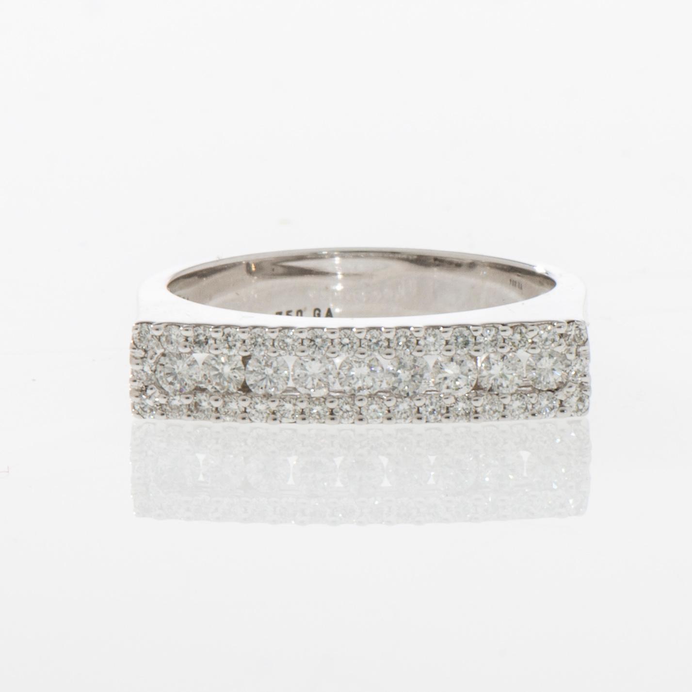 RING, 18K vitguld, diamanter totalt 0,56 ct. Vikt 6,5 g.