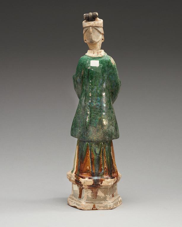 A green glazed pottery figure of a dignitary, Ming dynasty (1368-1644).