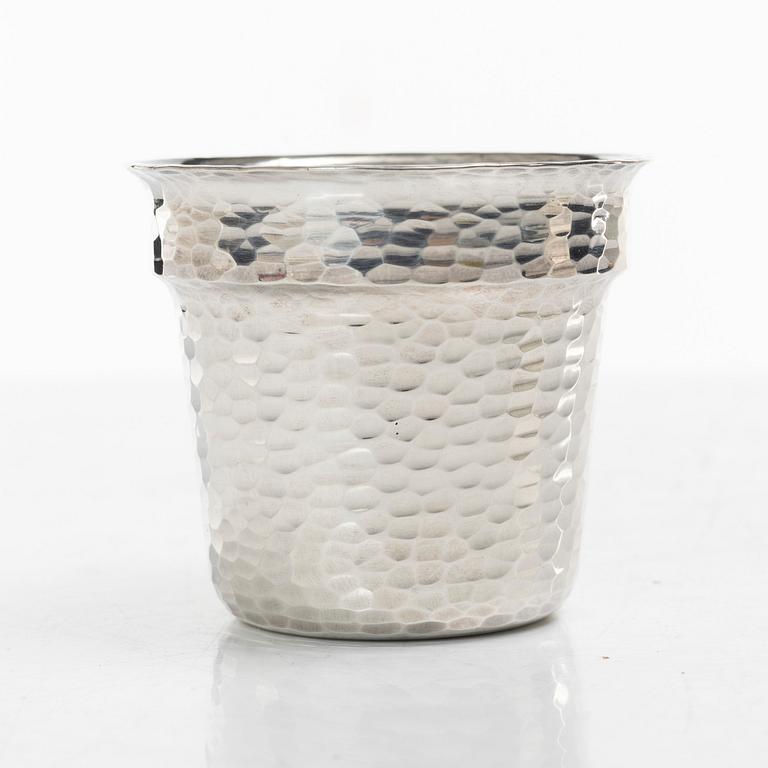 Eric Löfman, Fyra jaktbägare i silver samt läderfodral, MGAB, 1977.