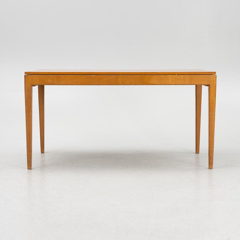 Axel Larsson, a Swedish Modern dining table model 1524, SVenska Möbelfabrikerna Bodafors, 1940's.