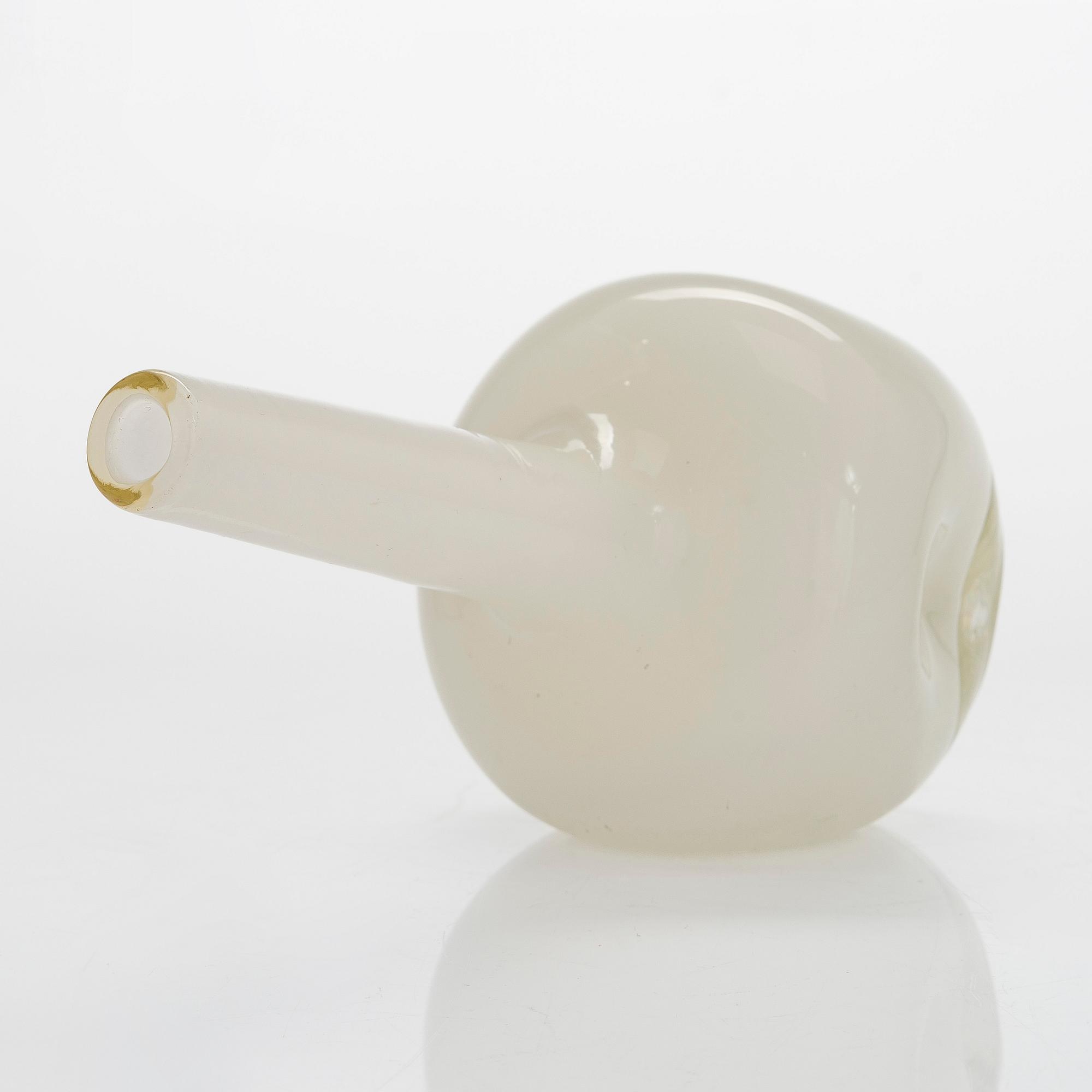 Runar Engblom, maljakko, lasia, signeerattu Runar Engblom Riihimäen Lasi Oy. 1940-luku.