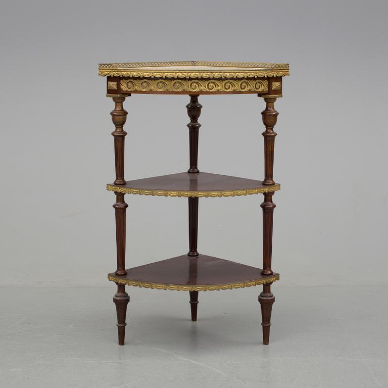 ETAGEBORD, Louis XVI-stil, 1900-talets första hälft.