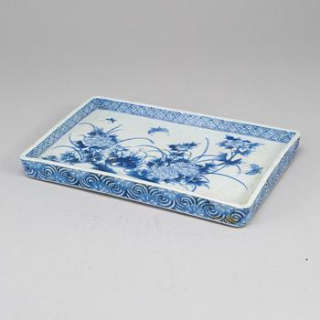 A blue and white Japanese tray, circa 1900.