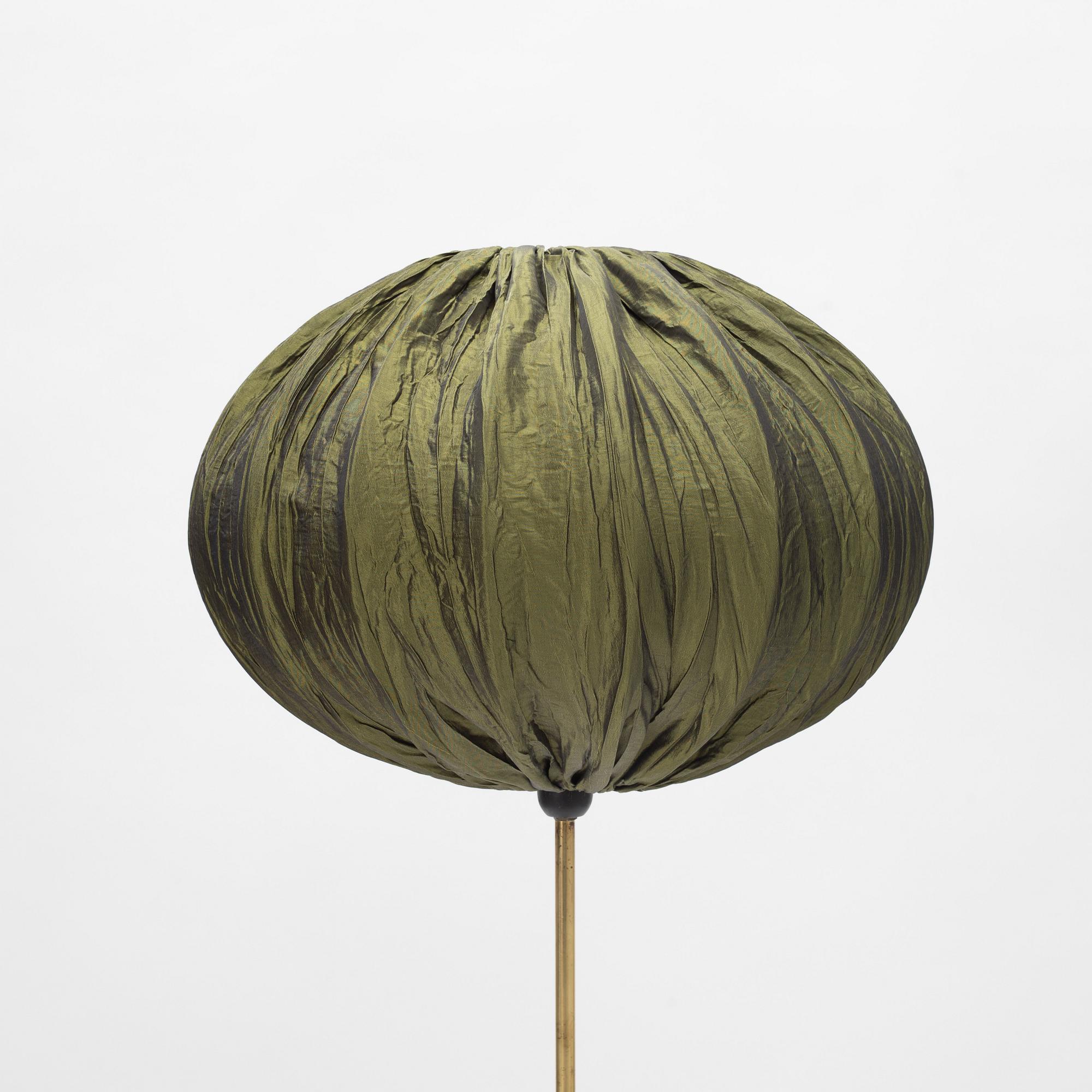 A mid 20th century floor lamp.