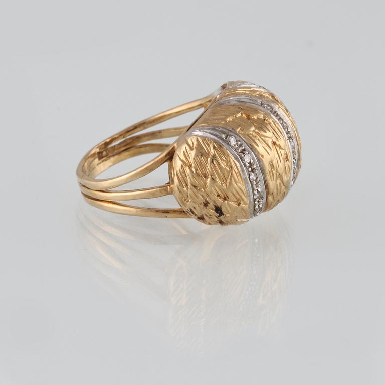 RING, 18K guld med åttkantslipade diamanter, importstämplad. Vikt 9,6 gram.