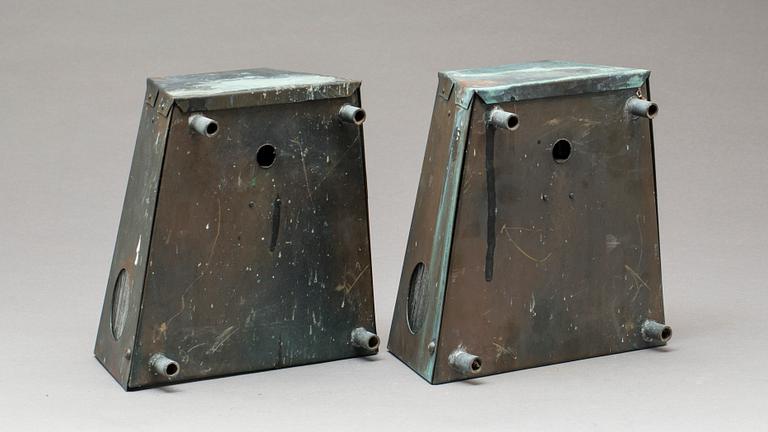 VÄGGARMATURER, ett par, för utomhusbruk, 1960/70-tal.