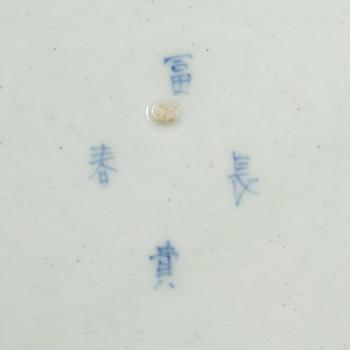 Two large Japanese chargers, Meiji period (1868-1912).