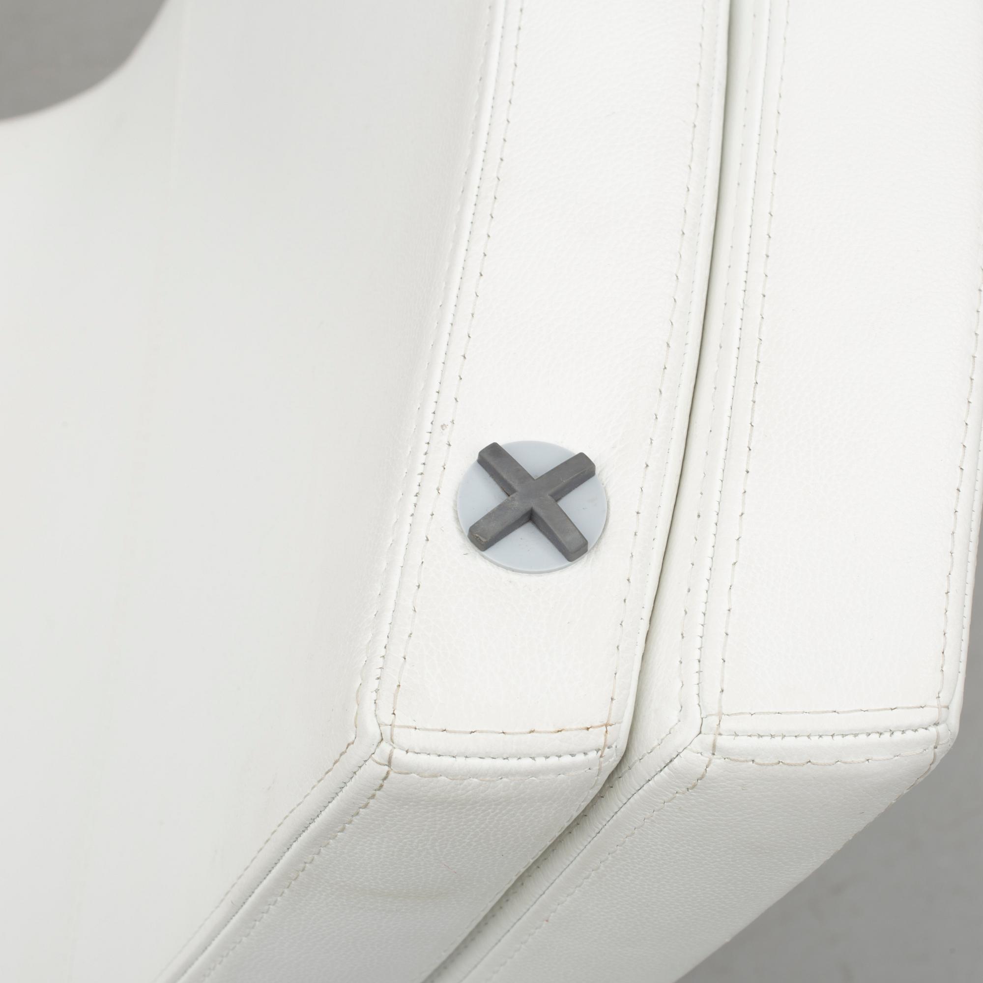 FÅTÖLJ/VILOSTOL, 2000-tal.