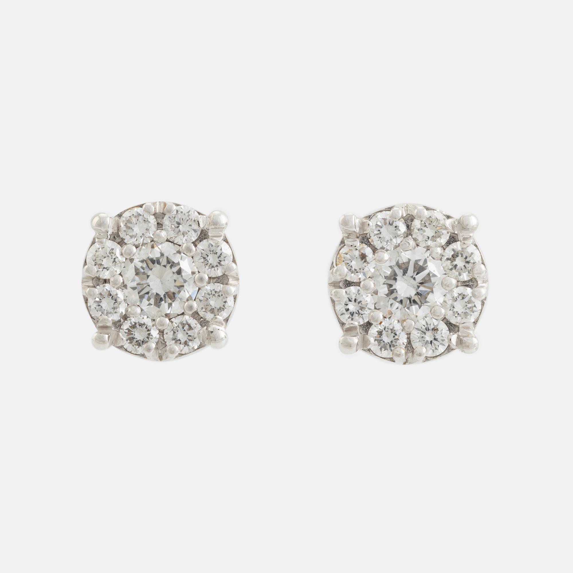 Brilliant cut diamond earrings, total ca 0,47 ct.