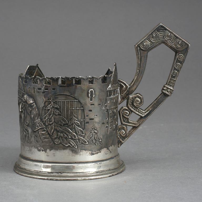 TEGLASHÅLLARE, silver, Ryssland 1908-1917. Vikt ca 151 gram.