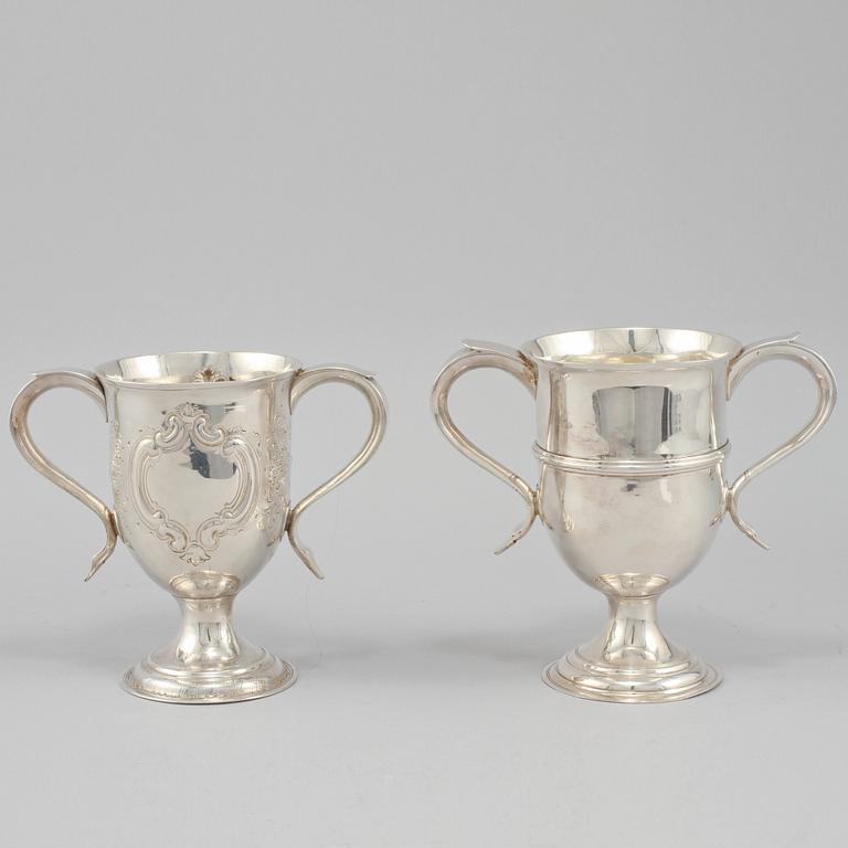 POKALER, 2 st, silver, London, England, omkring 1800. Vikt 650 g.