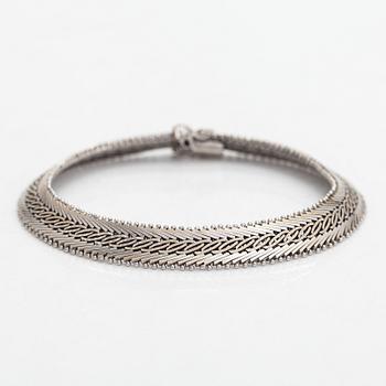 A 14K whitegold bracelet, Finnish importmarks Turun Kultaseppä Oy 1974.