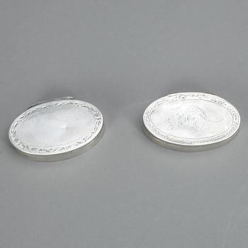 DOSOR, ett par snarlika, silver, Anders Gottlieb Herkepeus, Norrtälje 1829 och Johan Mauritz Corth, Nyköping 1844.