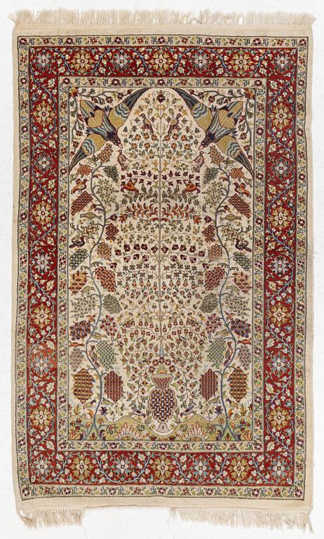 An oriental rug, c.195 x 125 cm.