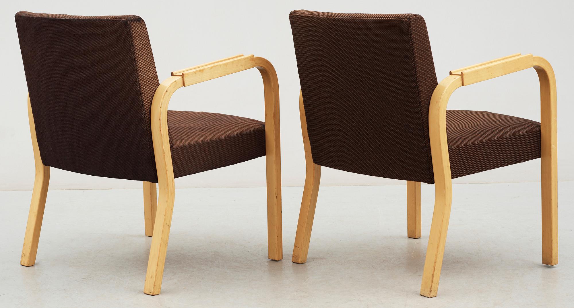 KARMSTOLAR, ett par, Alvar Aalto, för Artek.