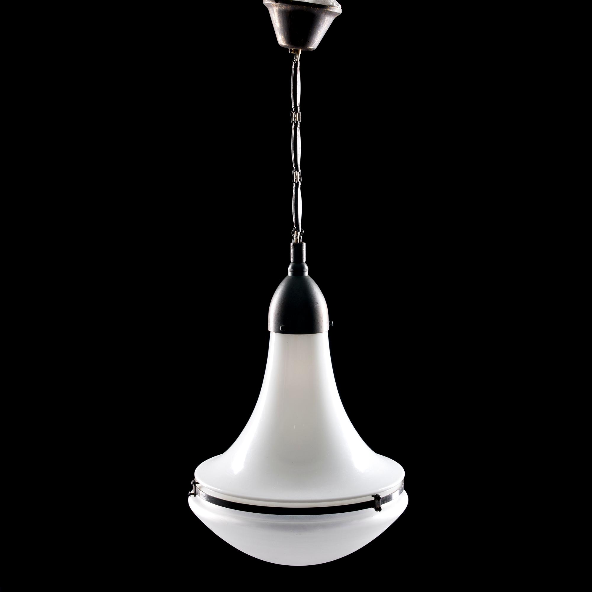 TAKLAMPA, "Luzette", Peter Behrens, för AEG (Allgemeine Electricitäts-Gesellschaft), 1900-talets första hälft. H 80 cm.