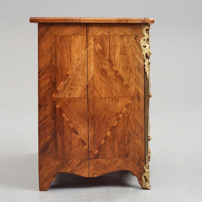 Byrå, 1700-talets mitt, Rokoko.