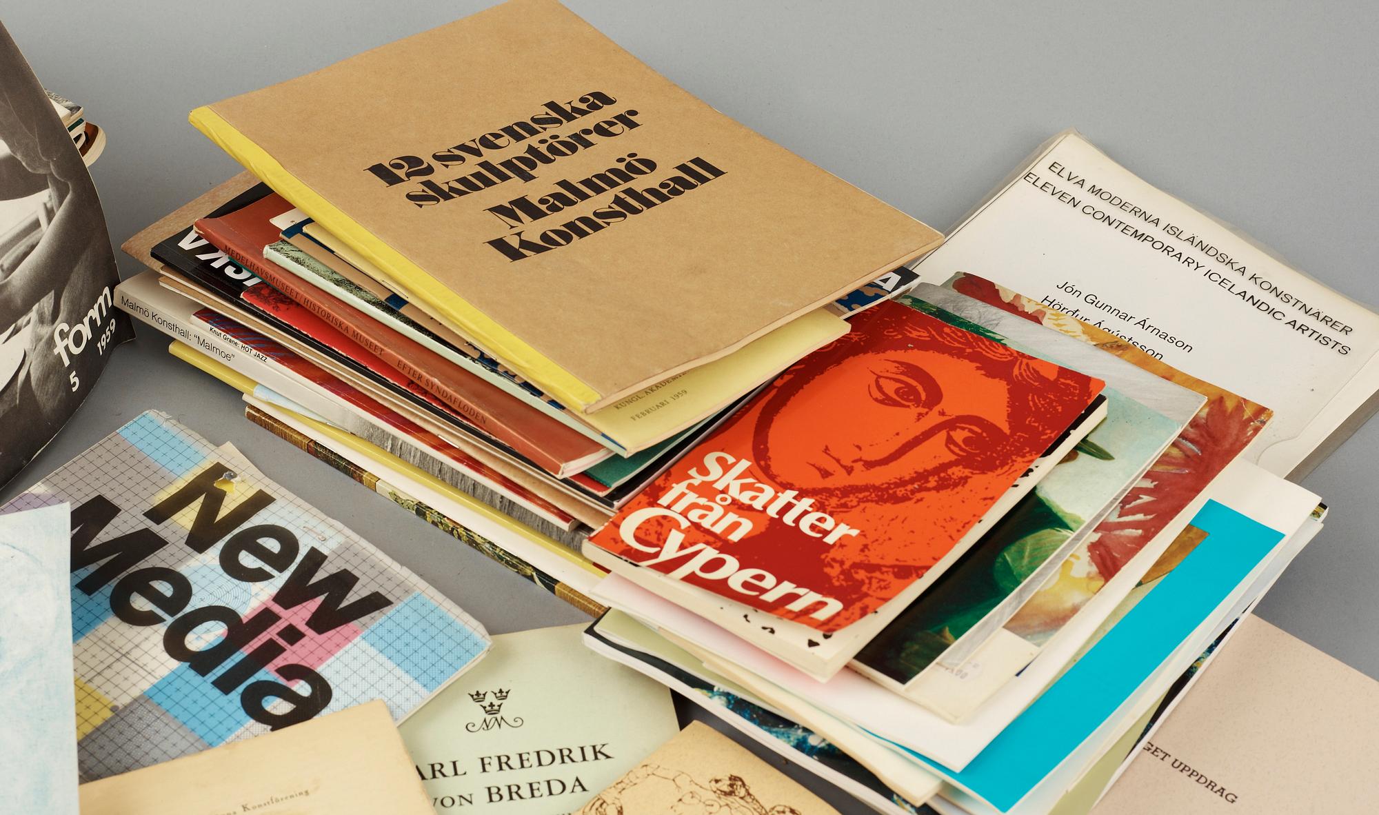 SAMLING TIDSKRIFTER, KATALOGER och BÖCKER, 1900-tal.