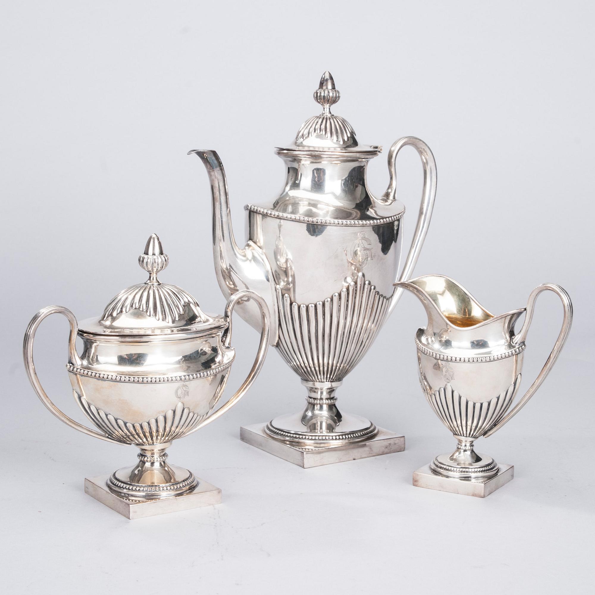 KAFFESERVIS, 3 delar, försilvrad metall, empirestil, 1900-talets första hälft.