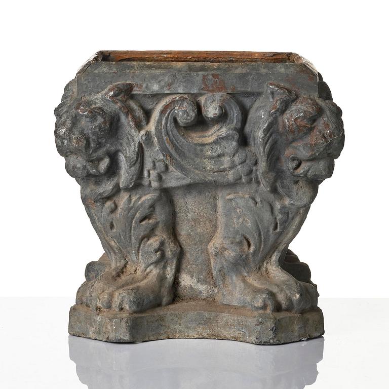 A presumably English lead planter, 19th century.