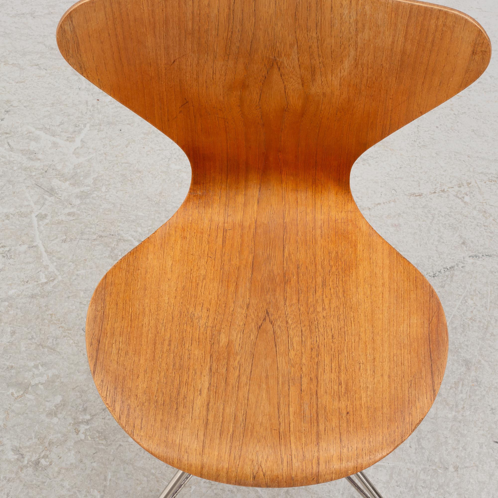 Arne Jacobsen, a 'Series 7' desk chair, Fritz Hansen, Denmark, 1950's/60's.