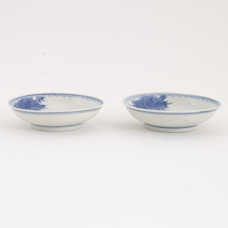 A pair of small blue and white dishes, Qing dynasty, around 1900.