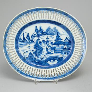 Two chesnut basket stands, Qing dynasty, 19th Century.