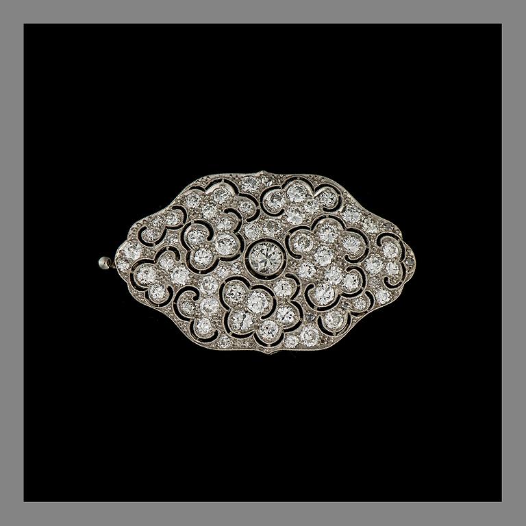 A BROOCH, platinum, brilliant cut diamonds. Turn of the century 1800/1900. Possibly German.