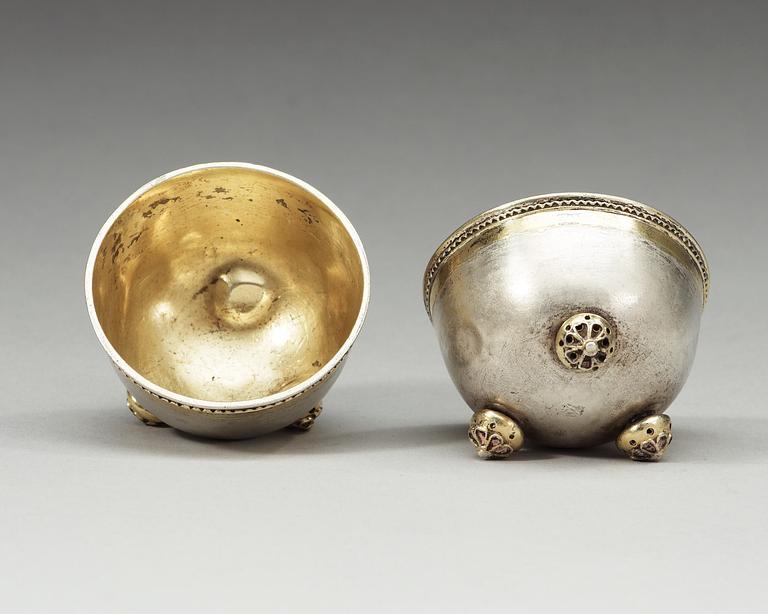 A pair of Swedish 18th century parcel-gilt cups, makers mark of Petter Zettersteen, (Norrköping 1712-1741 (-1744)).