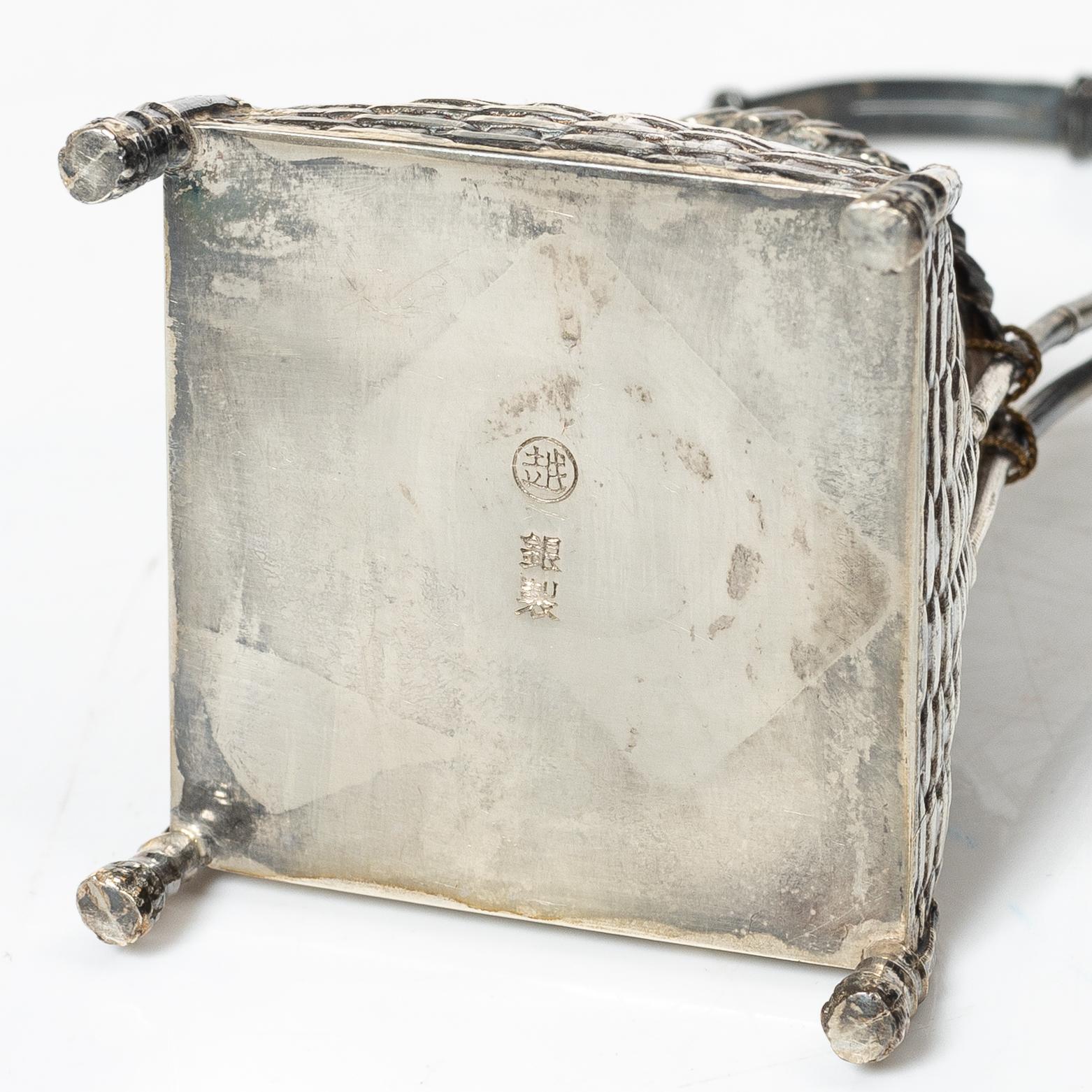 Saltkar / miniatyrer sju stycken, samt netsuke, delvis silver och buxbom, Japan, delvis Meiji (1868-1912).