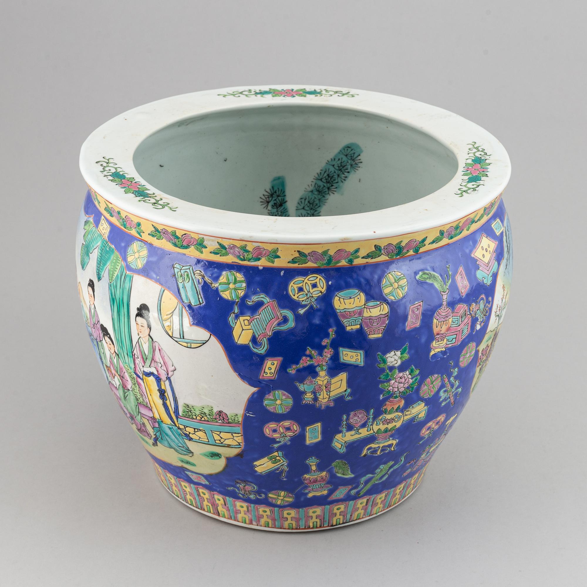 A chinese 20th century fish tank.