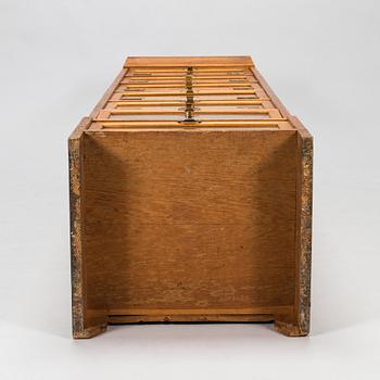 Arkiveringsskåp, 1900-talets första hälft.