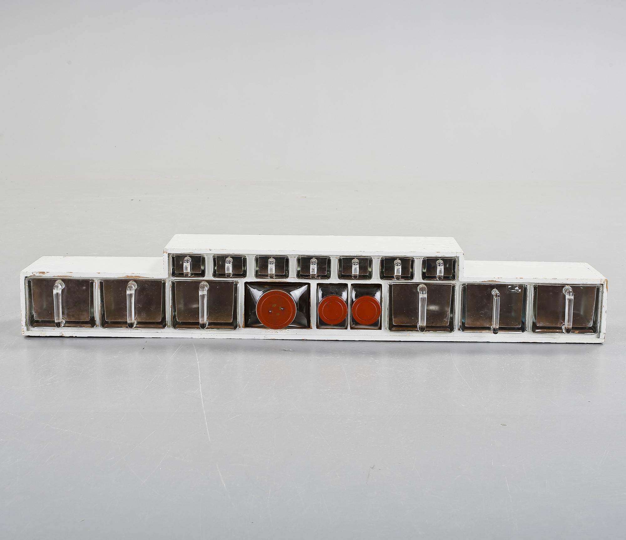 KRYDDHYLLA, 1930-tal. Glas och trä.