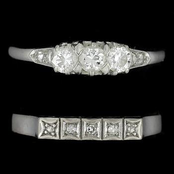 RINGAR, 2 st, 18k vitguld, briljantslipade diamanter var av ena tot 0,40 ct. Total vikt ca 5 g.