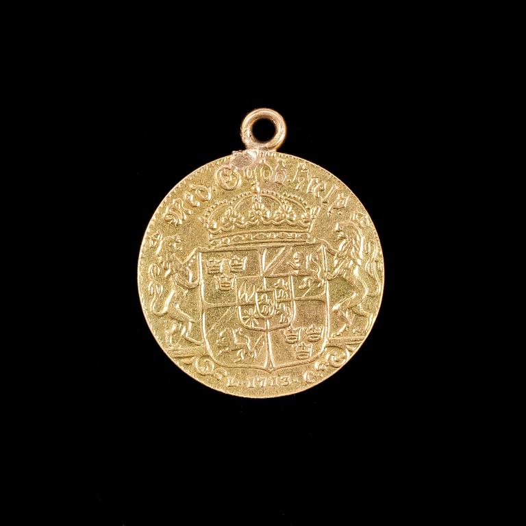 MEDALJONG, guld, Karl XII. 1900-tal. Vikt ca 2 gram.