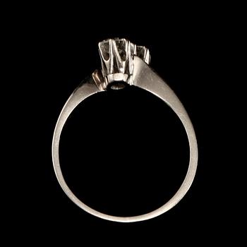 RING, 18k vitguld med 2 briljantslipade diamanter, tot 0.45 ct, Bo Cedstam, Stockholm, 1972. Vikt 3 g.