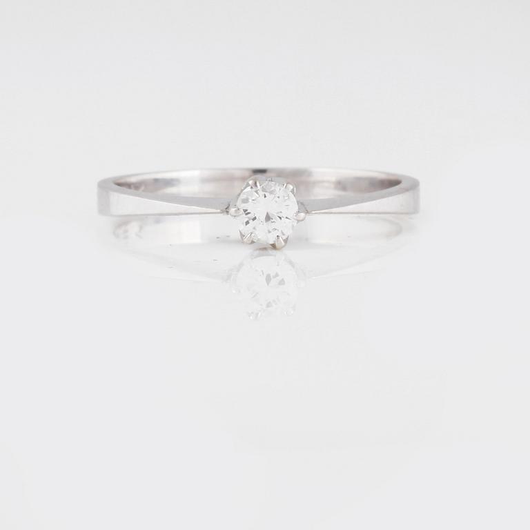 RING, med briljantslipad diamant 0.19 ct, importstämplad.