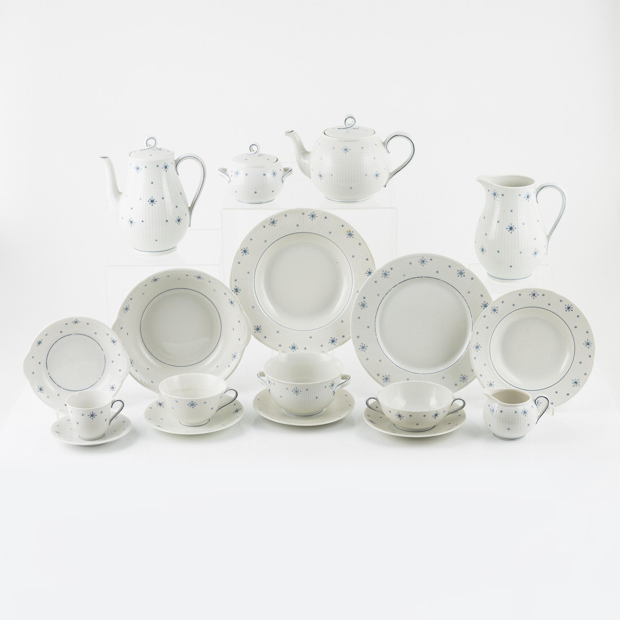 Louise Adelborg, servisdelar, 64 st, "Snöflinga", modell "Axet", Rörstrand.