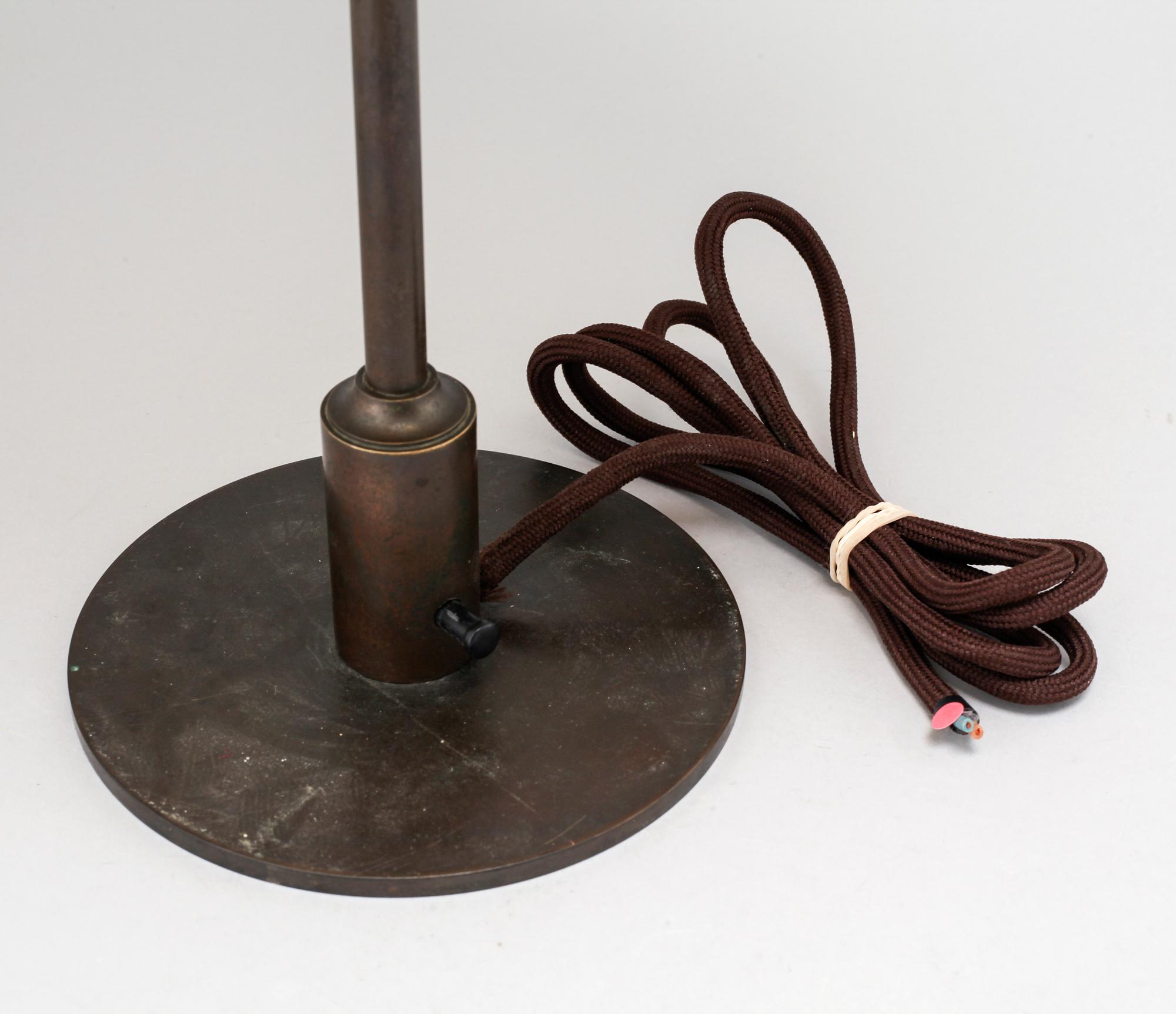 A 1930s PH-3 table lamp, designed by Poul Henningsen.