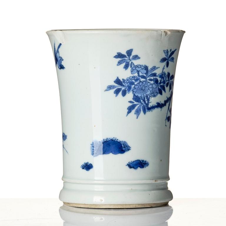 A blue and white brush pot, Qing dynasty, Kangxi (1662-1722).